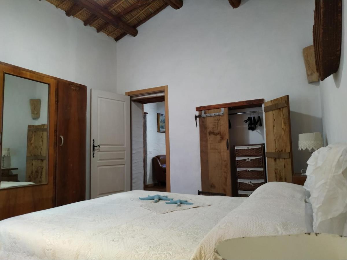 Domus Antiga Appartamenti San Giovanni Suergiu Bagian luar foto