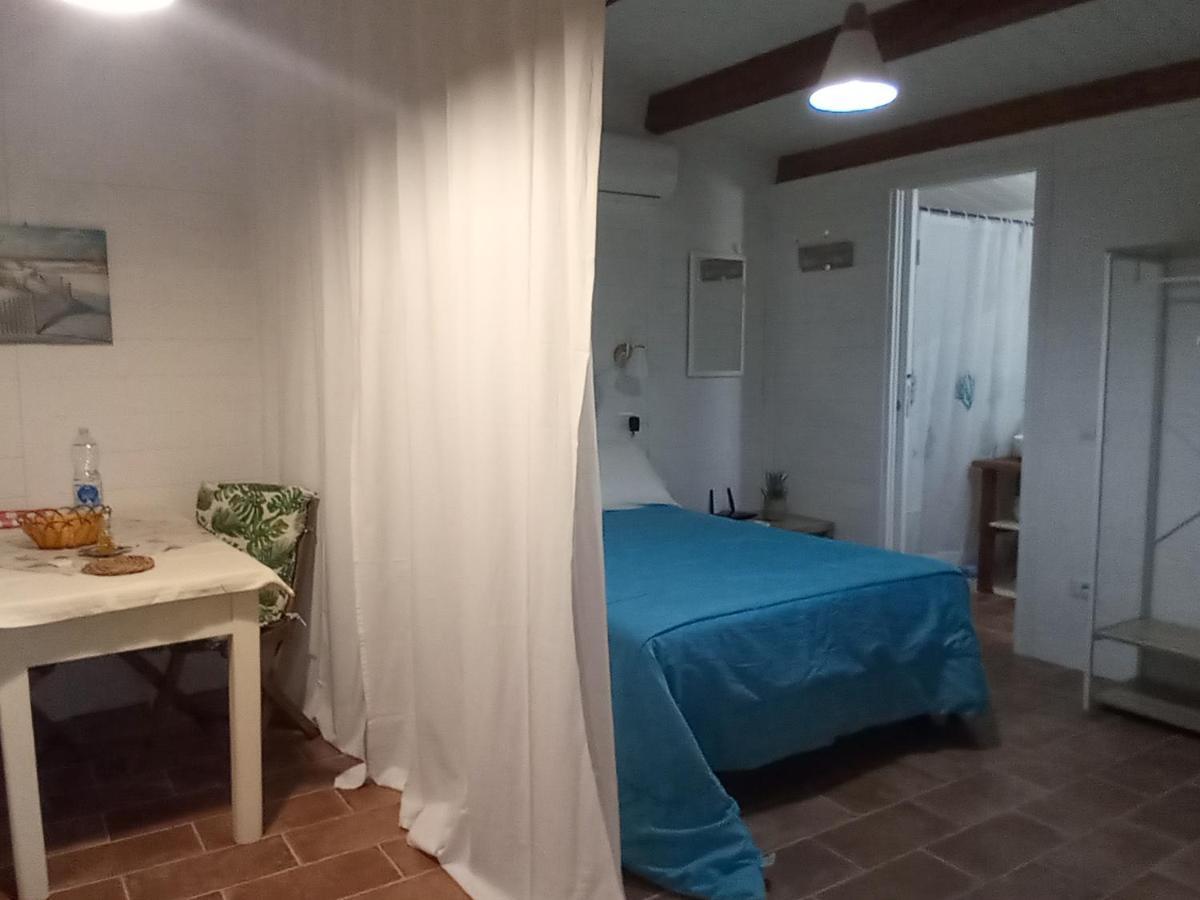 Domus Antiga Appartamenti San Giovanni Suergiu Bagian luar foto