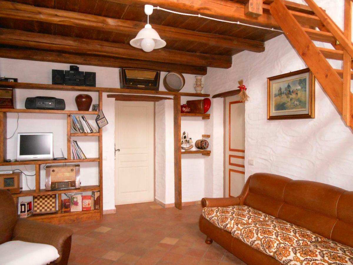Domus Antiga Appartamenti San Giovanni Suergiu Bagian luar foto