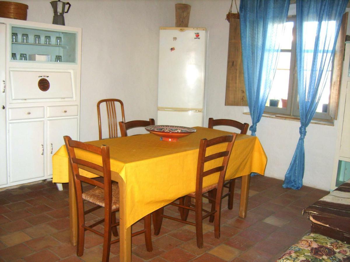Domus Antiga Appartamenti San Giovanni Suergiu Bagian luar foto