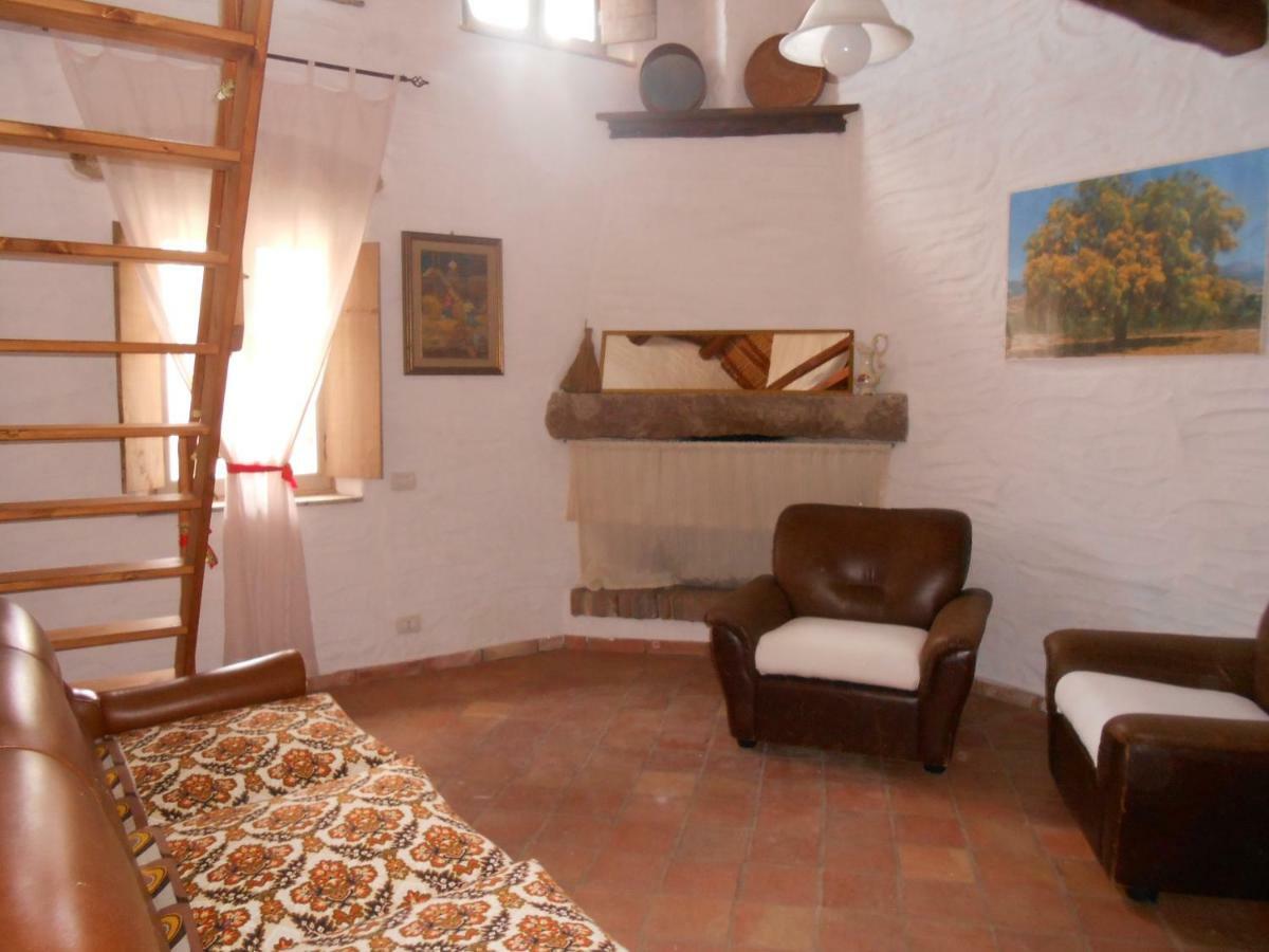 Domus Antiga Appartamenti San Giovanni Suergiu Bagian luar foto