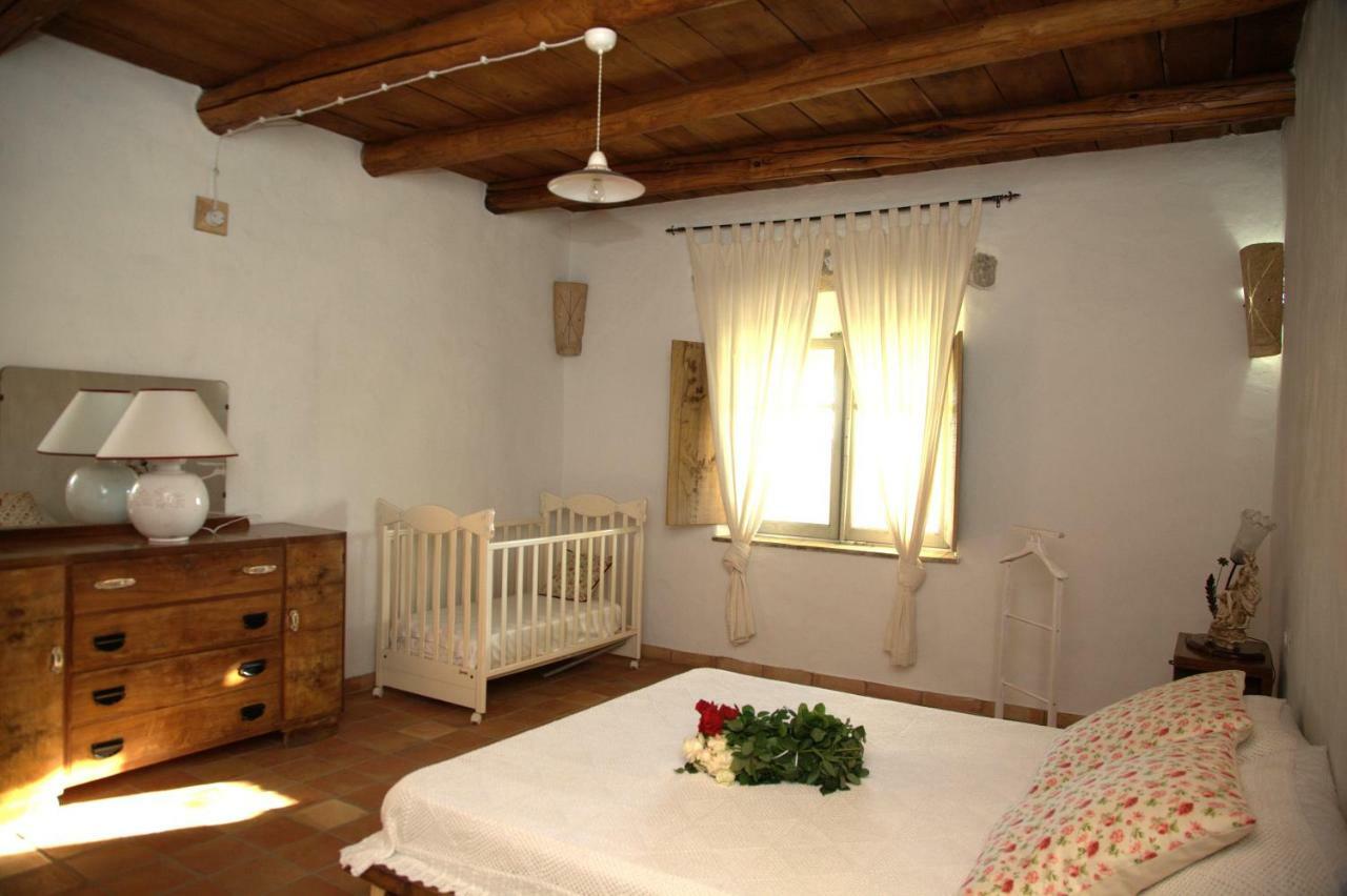 Domus Antiga Appartamenti San Giovanni Suergiu Bagian luar foto